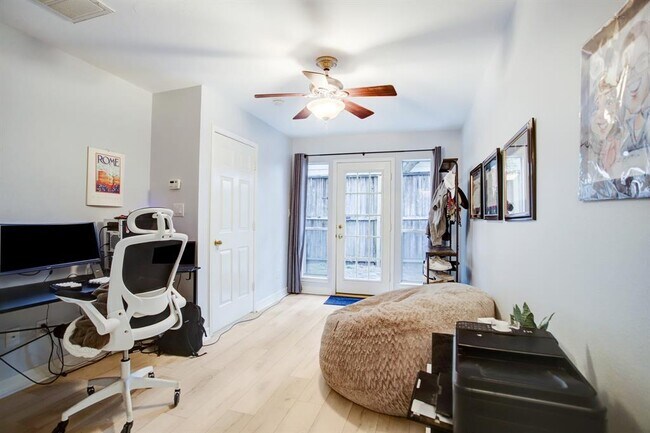 Foto del edificio - 5312 Blossom St