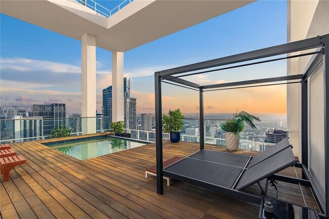 Foto del edificio - 1040 Biscayne Blvd