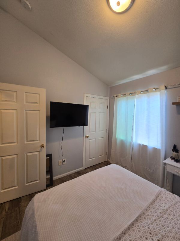 Foto del edificio - 10508 S Freeman Ave