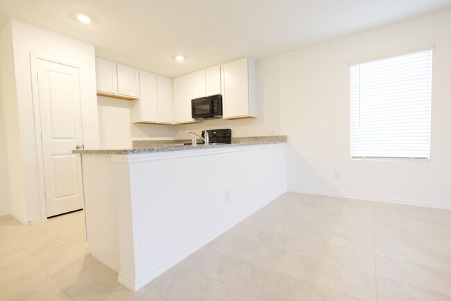 Building Photo - Pristine Single Story 3 Bed, 2 Bath Home -...