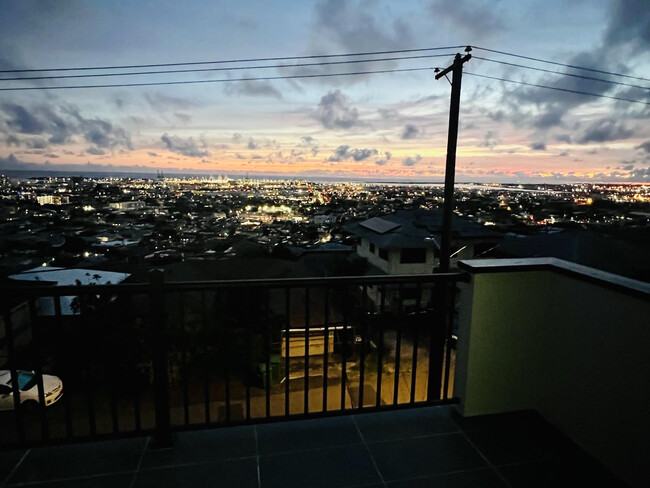 Building Photo - 2364 Makanani Dr