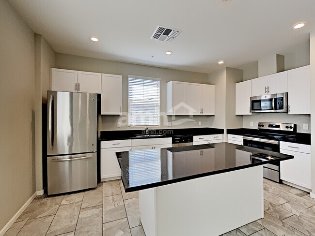 Foto del edificio - 20742 W Point Ridge Rd