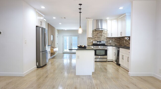 Building Photo - 6912 Amigo Ave