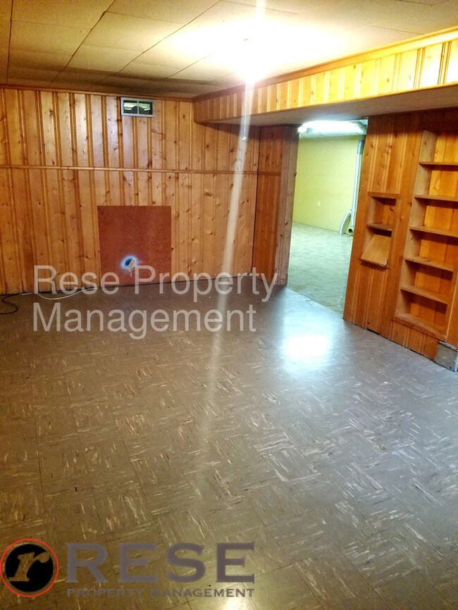 Building Photo - 3909 S Birch Dr