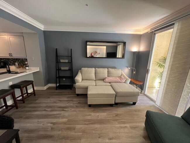 Foto del edificio - Meridian Fully Furnished Studio Condo - Re...