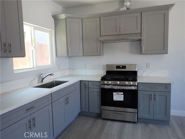 Foto del edificio - 1738 S Varna St