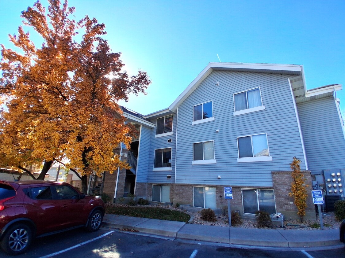 Foto principal - 1559 Riverside Ave