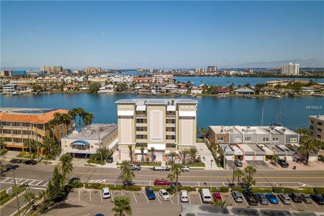 Building Photo - 706 Bayway Blvd