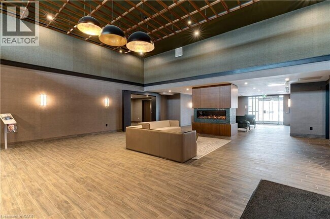 Photo du bâtiment - 450 Dundas St E