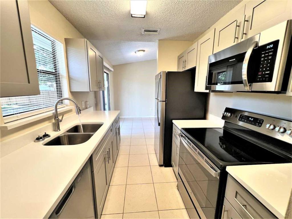 Foto principal - 555 NW Conover St