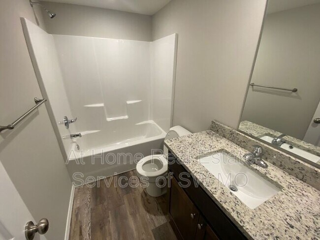 Building Photo - 660 S Southgate Dr