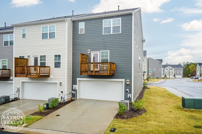 Building Photo - Elegant corner townhome