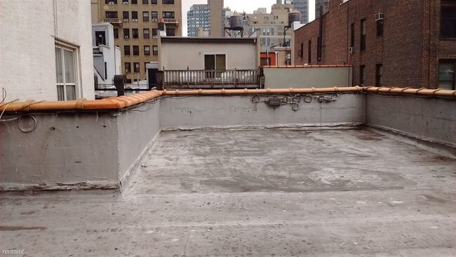 Building Photo - 136 W 73rd St