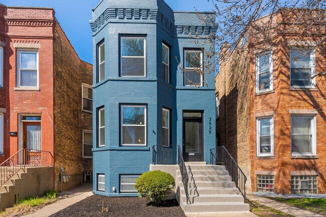 Foto del edificio - 3628 N Albany Ave
