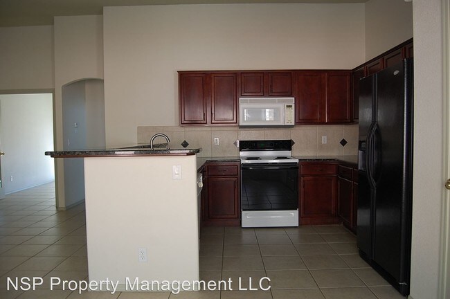 Building Photo - 3325 Crestview Dr