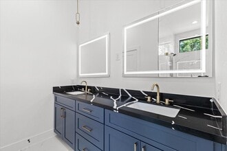 Building Photo - 5110 Longmeadow St