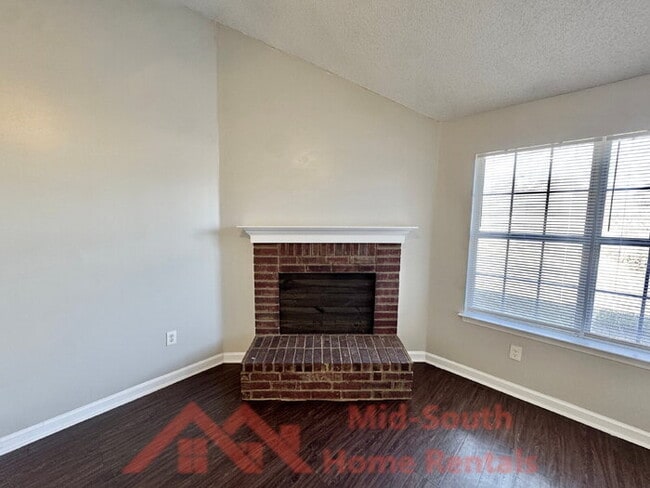 Building Photo - 6416 Valley Oak Dr