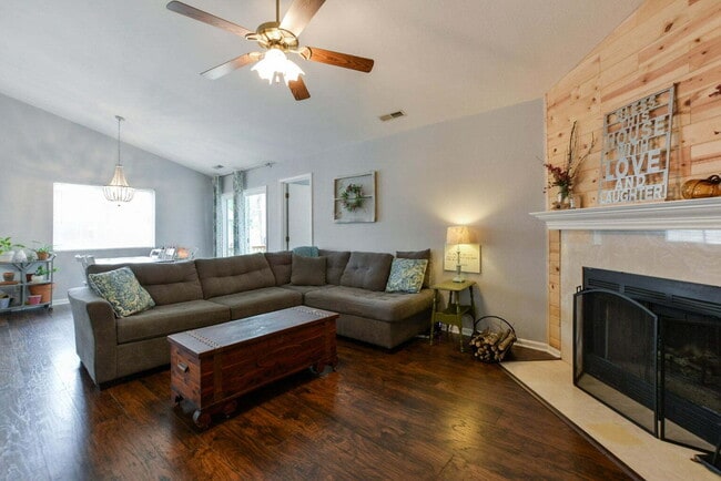 Foto del edificio - Welcome to your future home in Branson, MO!