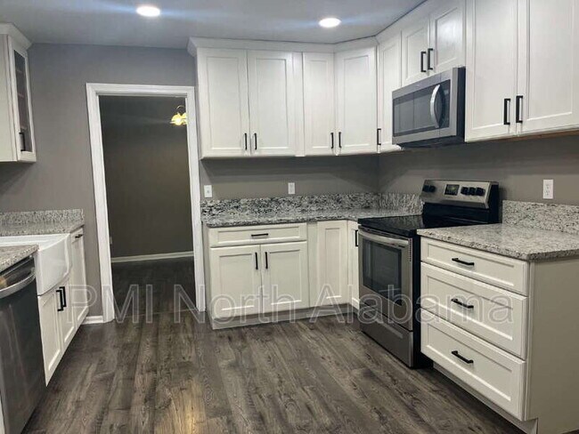 Foto del edificio - 6208 Cedar Point Dr NW