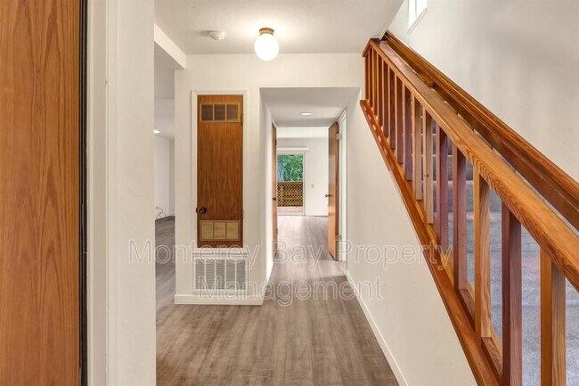 Building Photo - 14 Yerba Buena Ct