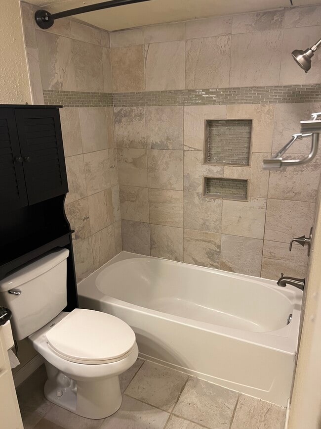 Foto del edificio - 7102 N Holiday Dr