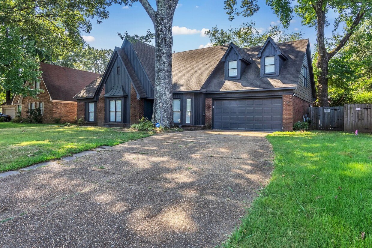Primary Photo - AVAILABLE NOW!! 5 Bedroom 3.5 Bath Fully R...