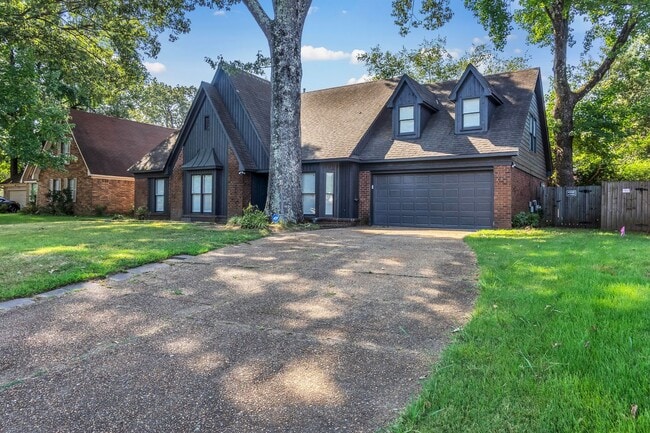AVAILABLE NOW!! 5 Bedroom 3.5 Bath Fully R... - AVAILABLE NOW!! 5 Bedroom 3.5 Bath Fully R... House