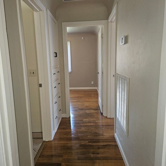 Foto del edificio - 2 Bedroom 1 Bath Home Recently Renovated