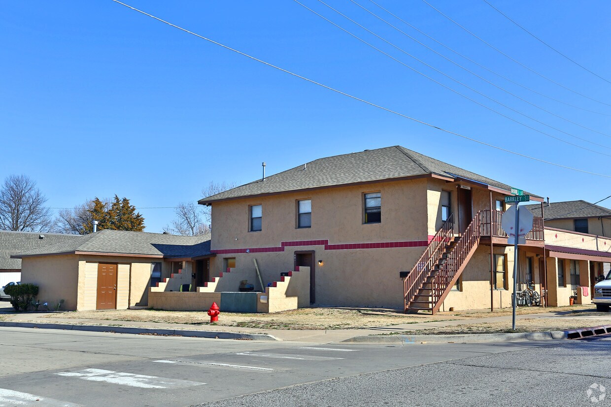 Exterior Photo of 901-911 E Brooks St - 901-911 E Brooks St