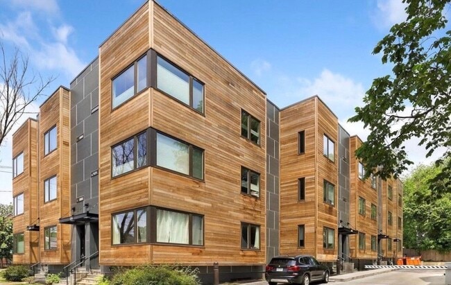 Building Photo - 1202 Jackson St NE