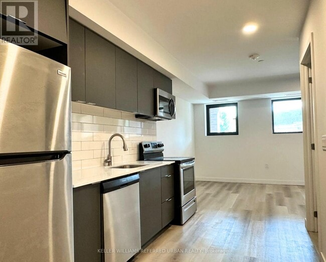 Building Photo - 325 University Ave W