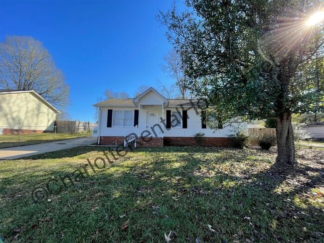 Building Photo - Ranch home with detached garage/workshop