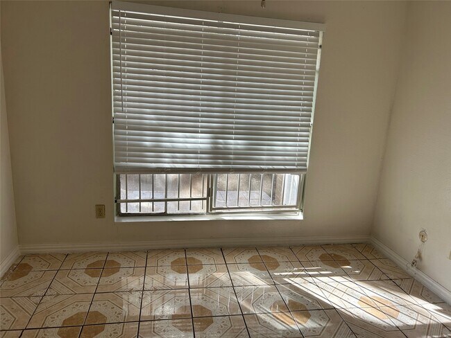 Foto del edificio - 3900 Woodchase Dr