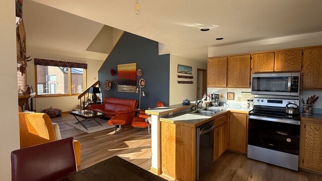 Building Photo - Light Bright 2 BDR plus Loft 3BATH Silverthorne Townhome WINTER LEASE