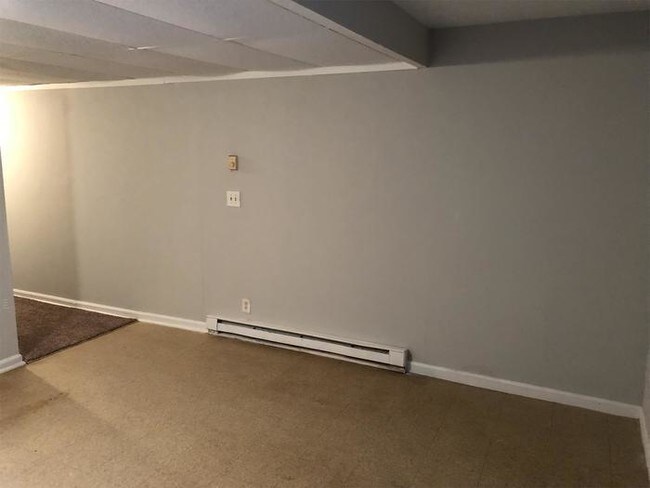 Building Photo - Three-bedroom duplex in Brainerd area
