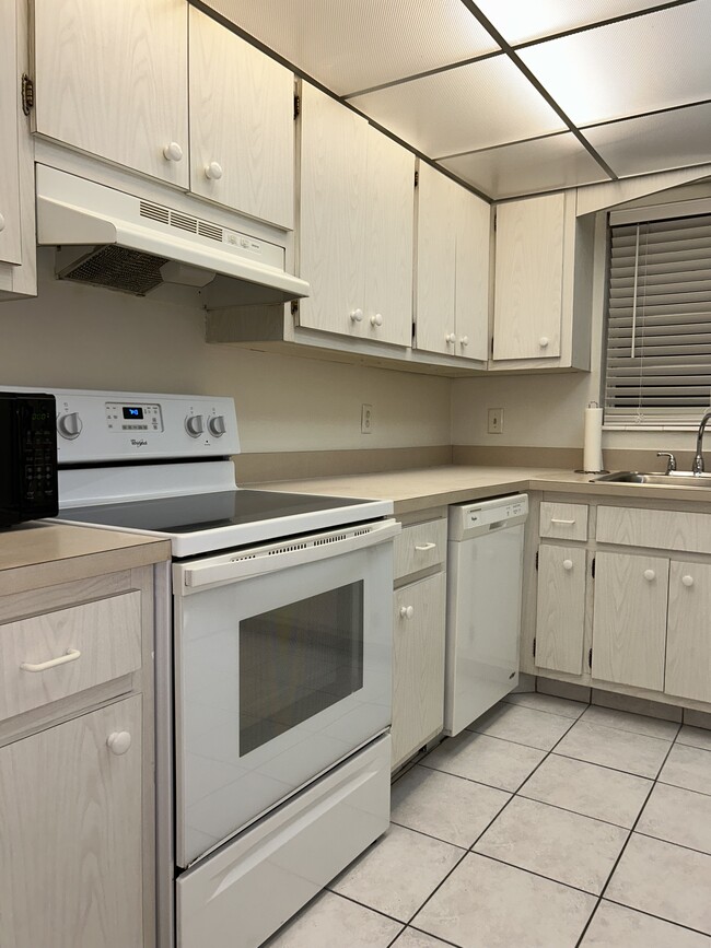 kitchen - 1340 NE 28th Ave
