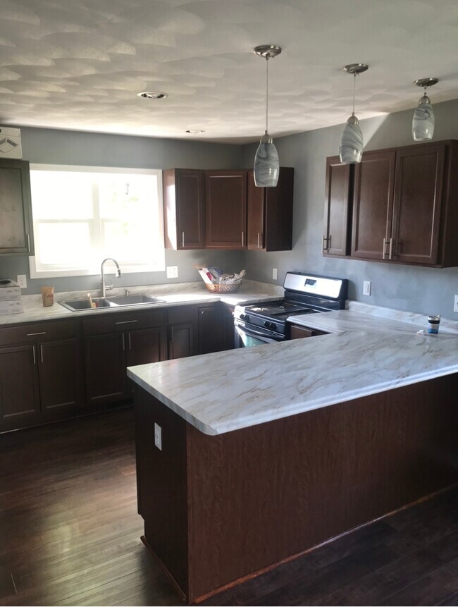 Kitchen - 214 N Horsman St