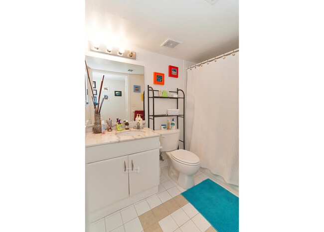 Building Photo - 1200 Brickell Bay Dr
