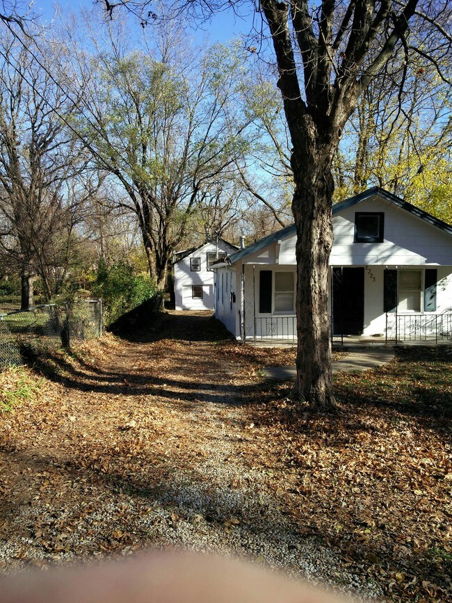 Building Photo - 2323 S Scott Ave