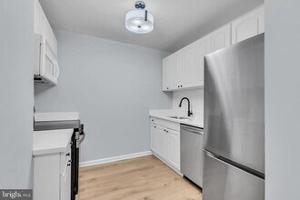 Building Photo - 3245 Rio Dr