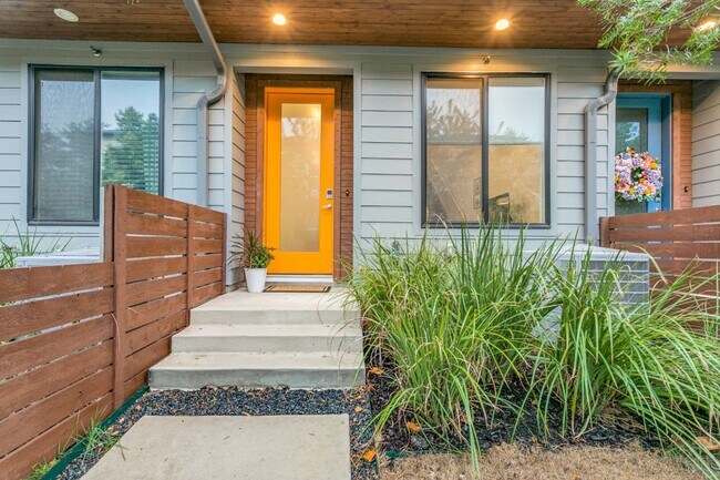 Foto del edificio - CONTEMPORARY MAHNCKE PARK TOWNHOME