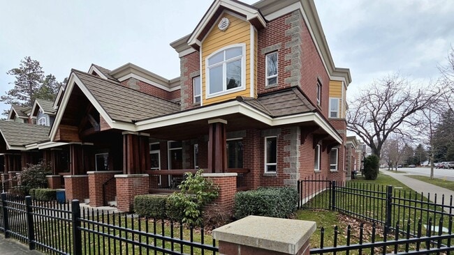 Building Photo - Beautiful Corner Unit Condo in Downtown Coeur d'Alene