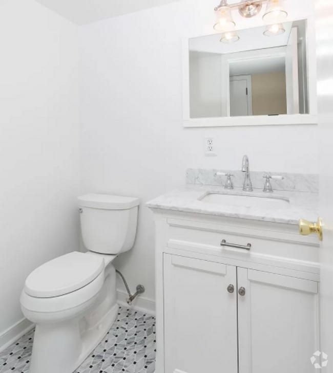 Building Photo - 2180 Kingsbrook Dr