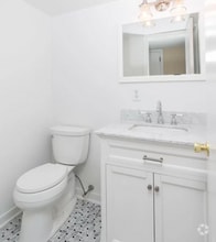 Building Photo - 2180 Kingsbrook Dr