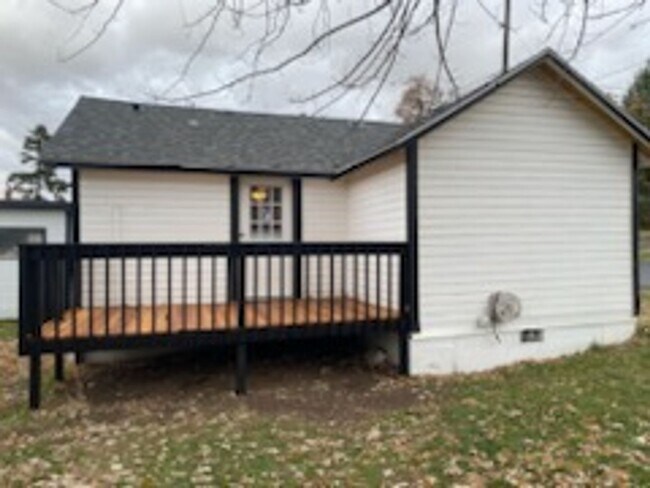 Foto del edificio - Charming 2 Bedroom Home on Corner Lot