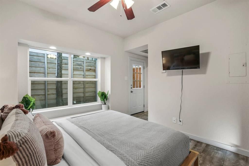 Foto principal - 5963 Ross Avenue