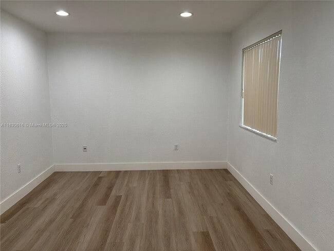 Building Photo - 1370 W 30th St