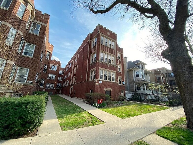 Foto principal - 1335 W Carmen Ave
