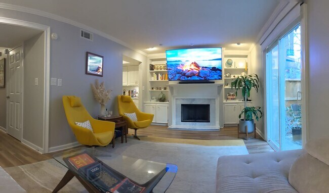 Family Room - 68 Ivy Pky NE