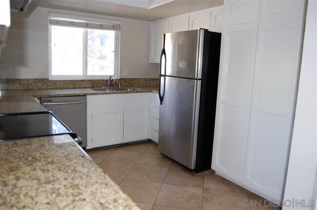 Building Photo - 4064 La Jolla Village Dr